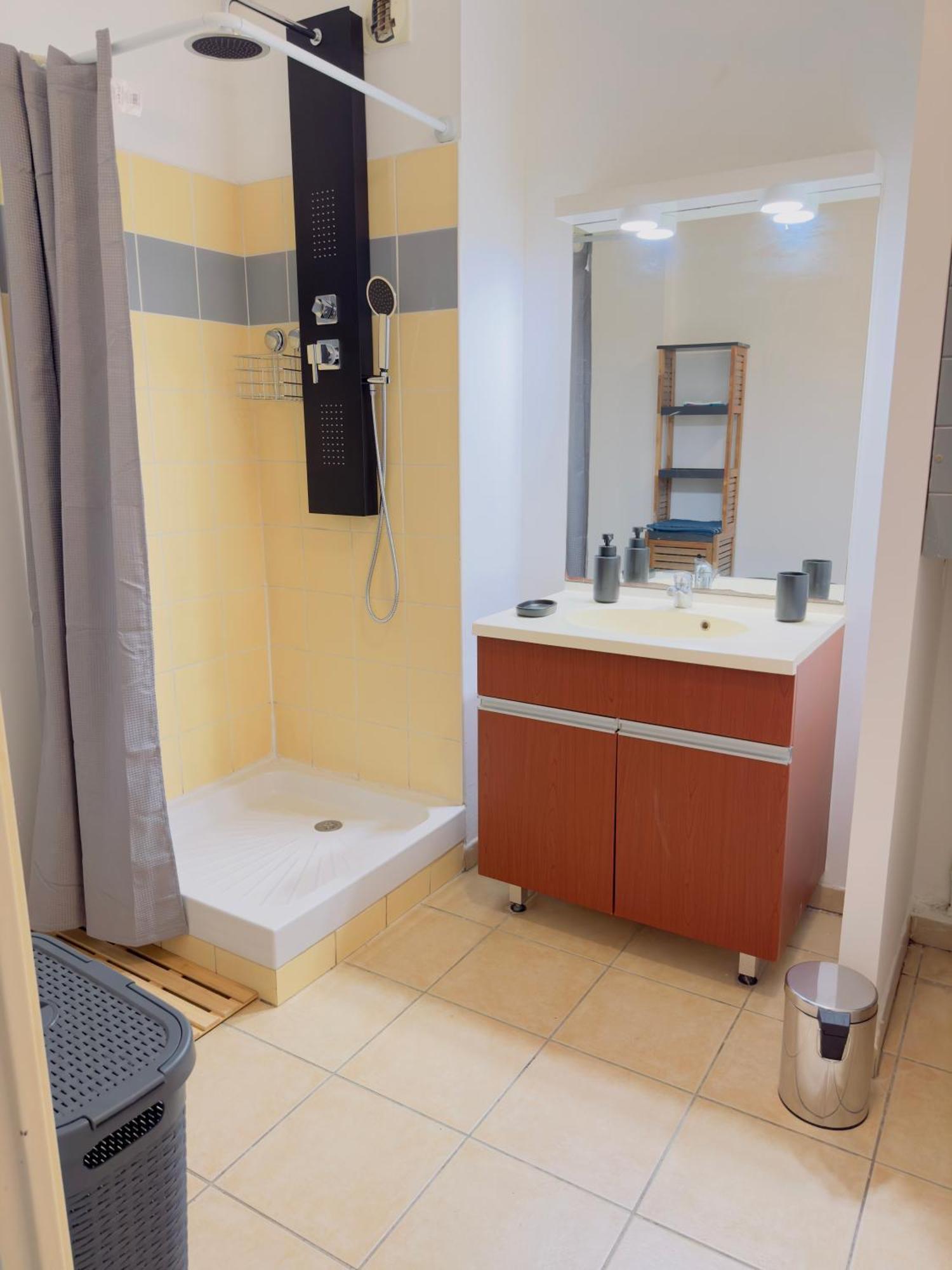 Le Petit Oasis Apartamento Saint-Denis Exterior foto